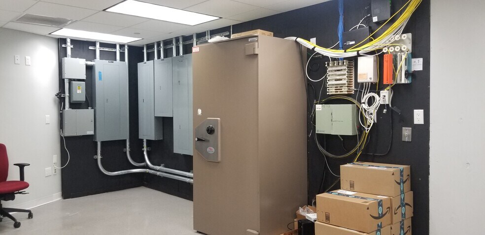 More Photos Of 551 Passaic Ave, West Caldwell Freestanding For Lease