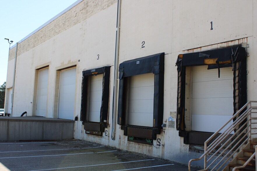 More Photos Of 1777 Oakdale Ave, West Saint Paul Manufacturing For Lease