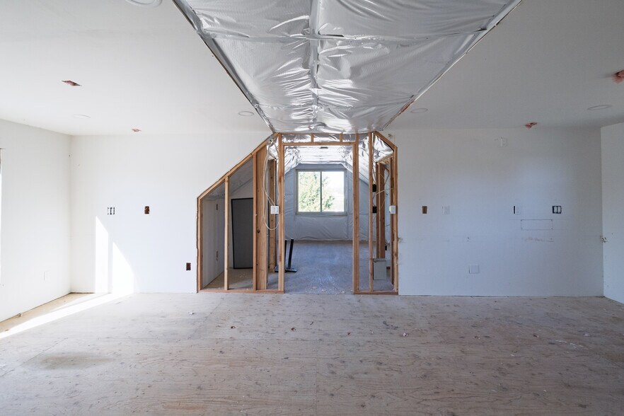 More Photos Of 14969 W Bow Hill Rd, Bow Bar For Sale