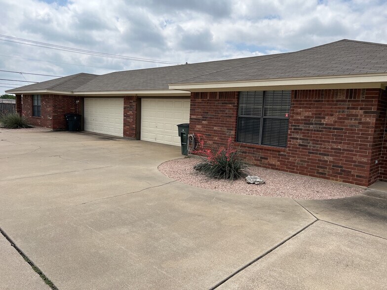 More Photos Of 900 McDaniel Cir, Killeen Multifamily For Sale