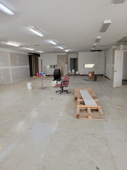 More Photos Of 1772 S Dixie Blvd, Radcliff Freestanding For Lease