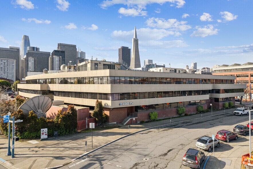 More Photos Of 900 Front St, San Francisco Office For Lease