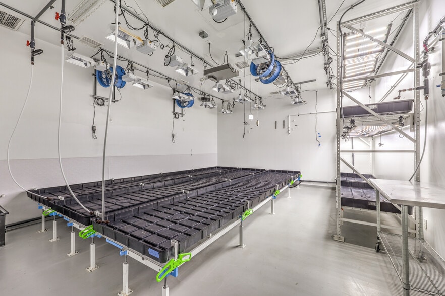 More Photos Of 4333 W Tropicana Ave, Las Vegas Service For Sale