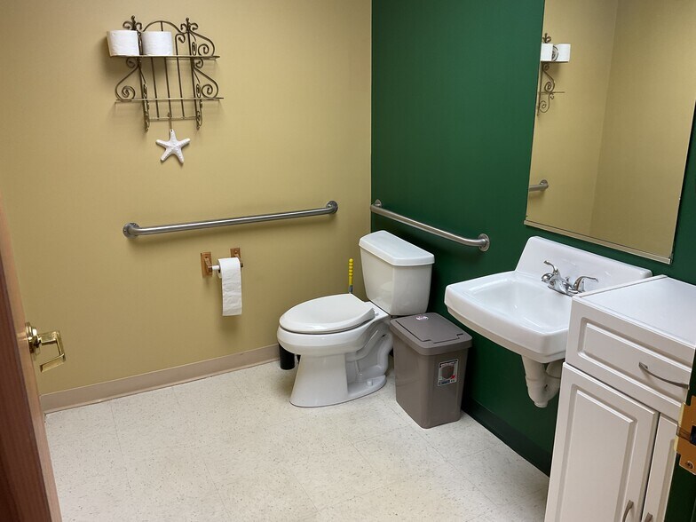 More Photos Of 2340 Warren Rd, Indiana Office For Lease