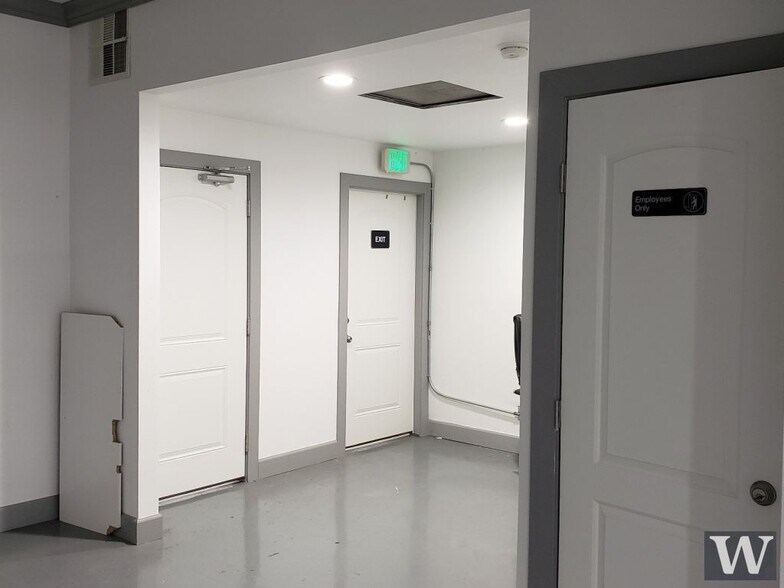 More Photos Of 8707 Venice Blvd, Los Angeles Office For Lease