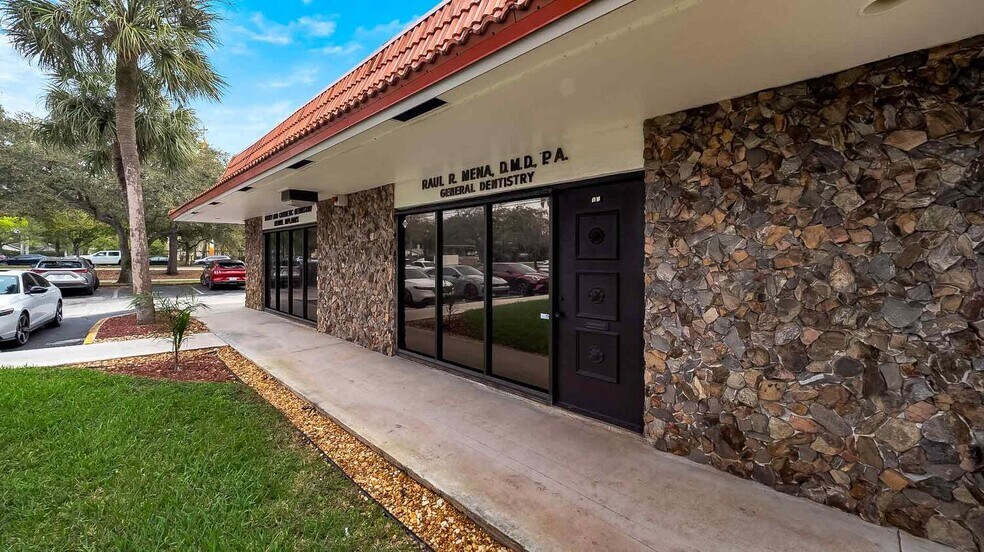 Primary Photo Of 201 N University Dr, Plantation Medical For Sale