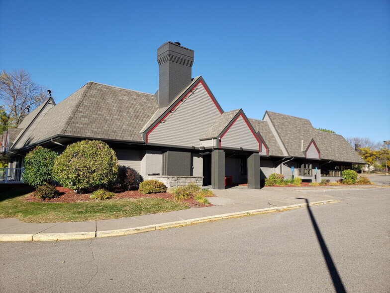 Primary Photo Of 2350 N Cleveland Ave, Roseville Restaurant For Lease