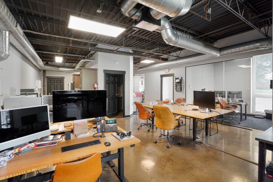 More Photos Of 1840 Progress Ave, Columbus Manufacturing For Sale