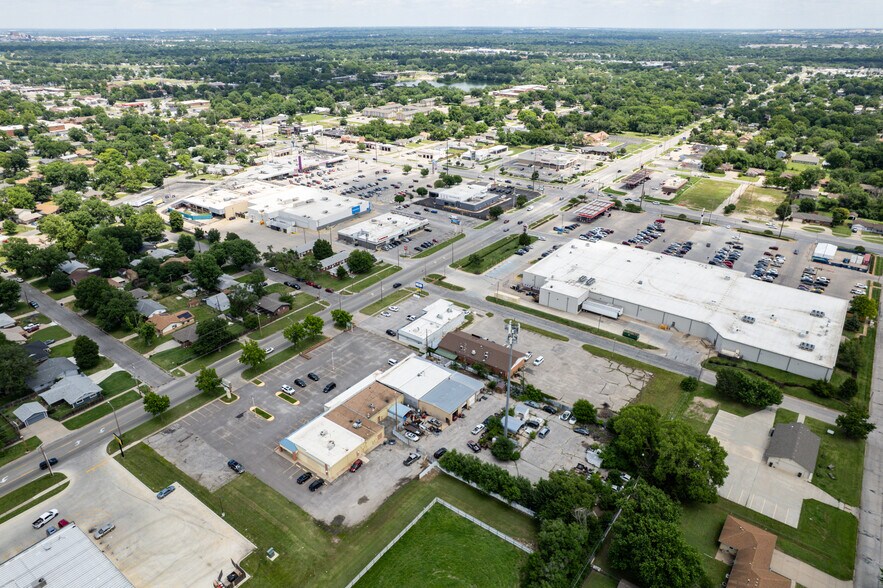 More Photos Of 1309-1415 W 31st St S, Wichita Storefront Retail Office For Sale