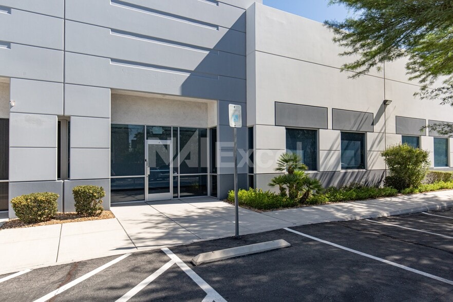 More Photos Of 4535 Statz St, North Las Vegas Warehouse For Lease