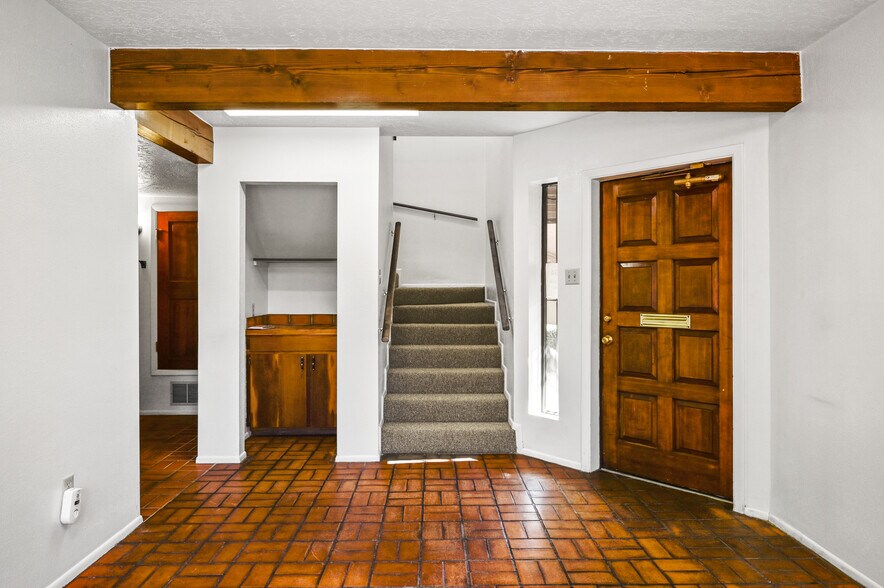 More Photos Of 1464 S Saint Francis Dr, Santa Fe Office For Sale