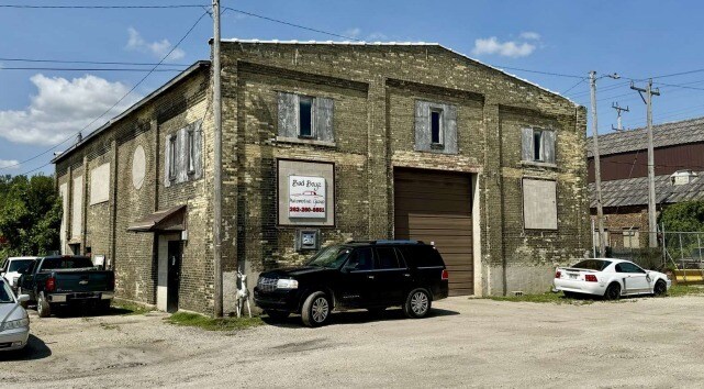 More Photos Of 2300 Racine St, Mount Pleasant Distribution For Sale