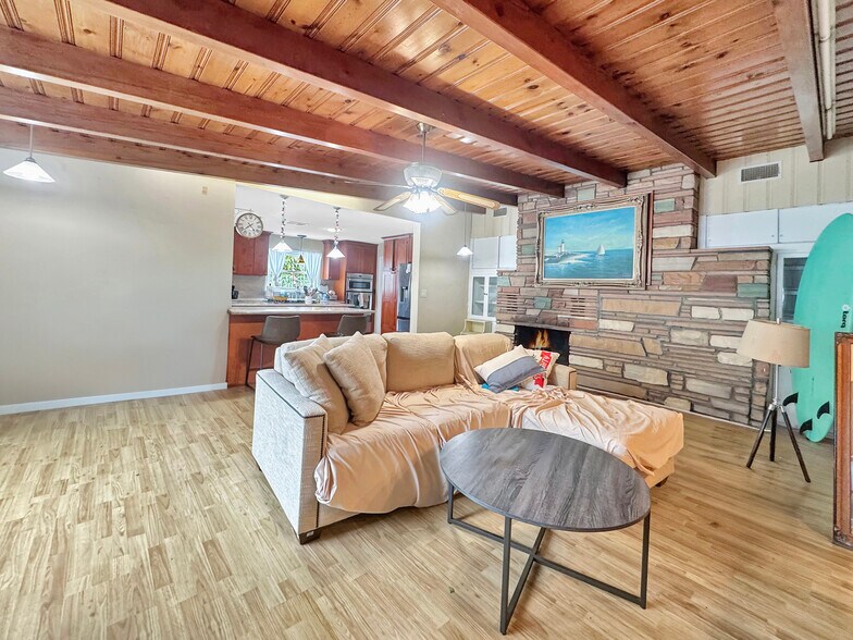 More Photos Of 7736 Sugar Dr, Huntington Beach Apartments For Sale