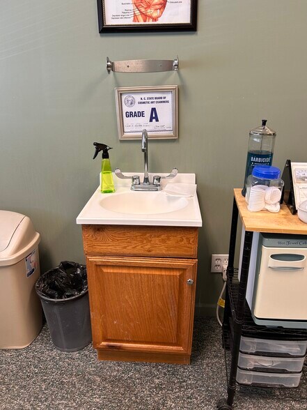 More Photos Of 1095 Hendersonville Rd, Asheville Office For Lease