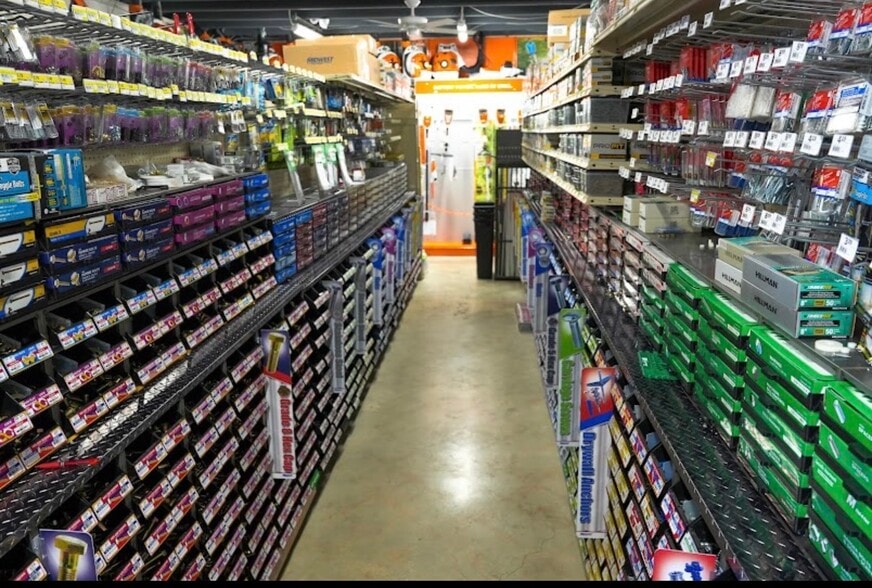 More Photos Of 9513 N Nebraska Ave, Tampa Industrial For Sale