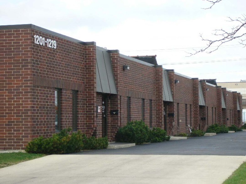 More Photos Of 1201-1219 Paramount Pky, Batavia Warehouse For Lease