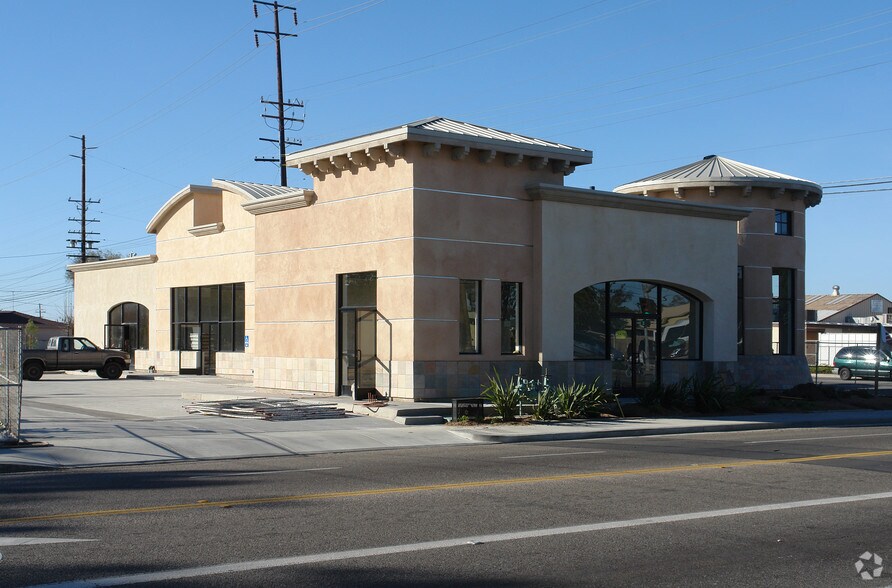 More Photos Of 400-430 W Wooley Rd, Oxnard Freestanding For Lease