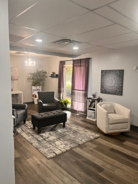 Primary Photo Of 2790 Sandy Plains Rd, Marietta Medical For Lease