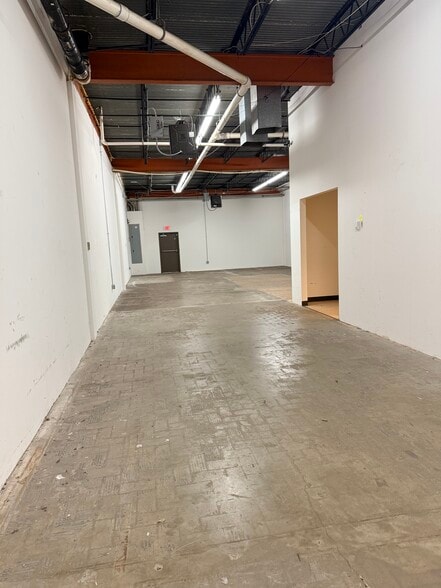 More Photos Of 11820 Parklawn Dr, Rockville Unknown For Lease