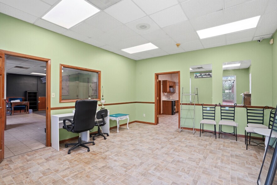 More Photos Of 118 Main st, Blackwater Office For Sale