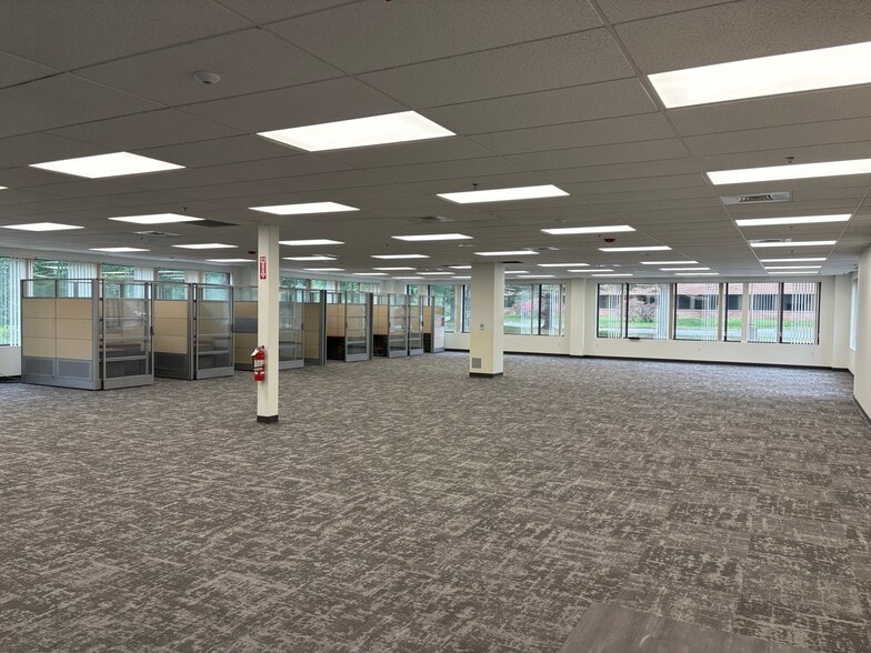 More Photos Of 201 Riverneck Rd, Chelmsford Office For Lease