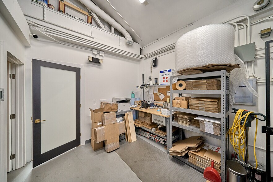 More Photos Of 130-134 S Robertson Blvd, Los Angeles Storefront For Sale