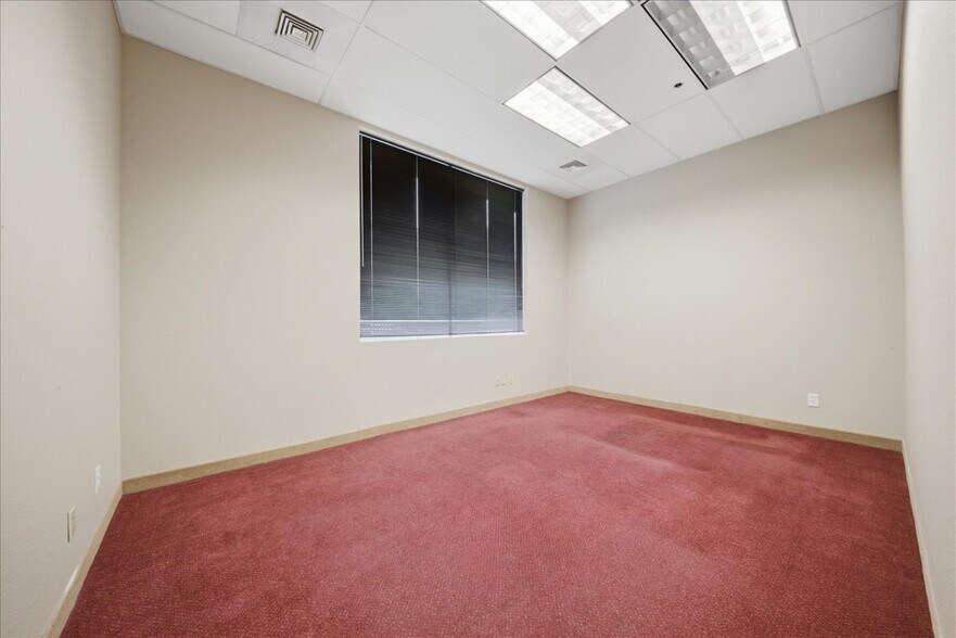 More Photos Of 700 University Ave, Sacramento Office For Lease