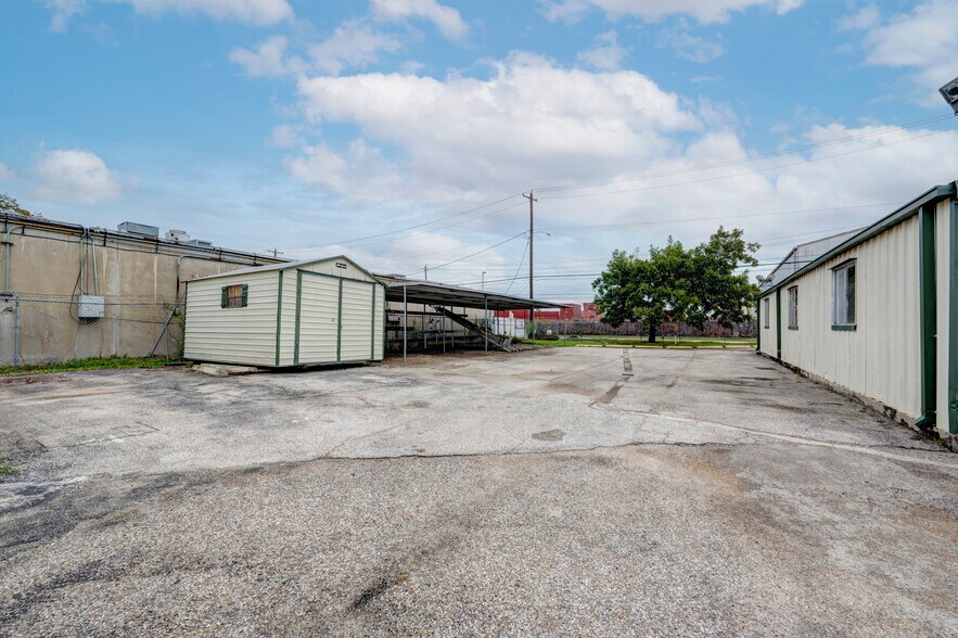 More Photos Of 10206 Georgibelle Dr, Houston Warehouse For Lease