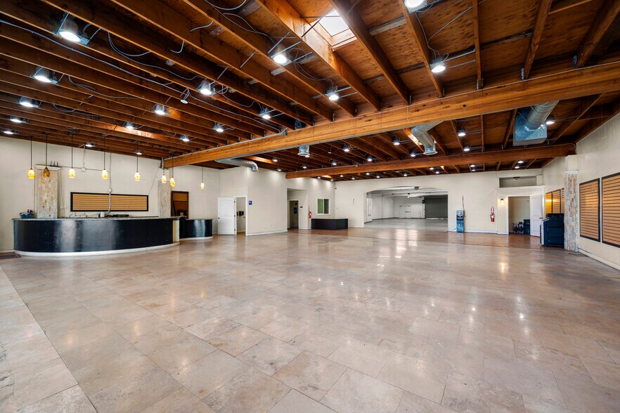 More Photos Of 7865 Balboa Ave, San Diego Freestanding For Lease