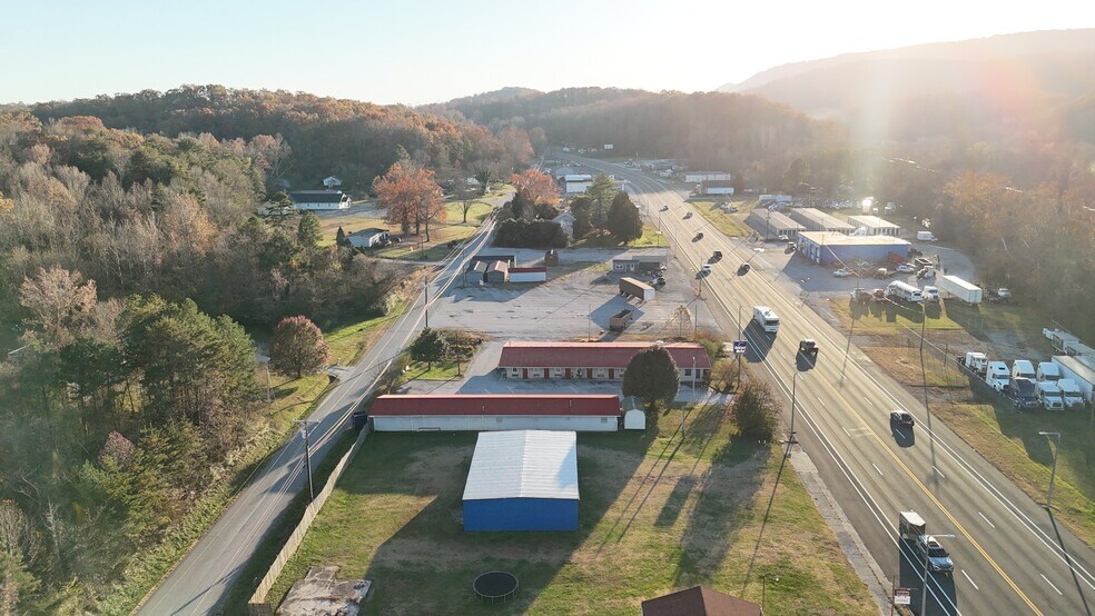 More Photos Of 608 S Gateway Ave, Rockwood Hotel For Sale