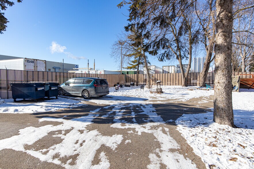More Photos Of 501 S Douglas St, Appleton General Retail For Sale