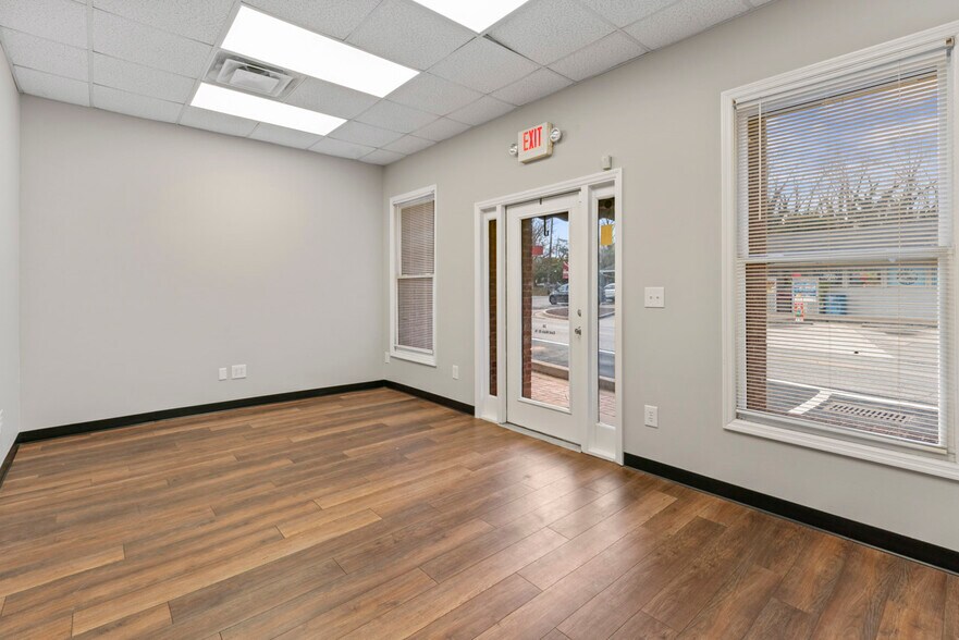 More Photos Of 38 E Main St, Hampton Medical For Lease