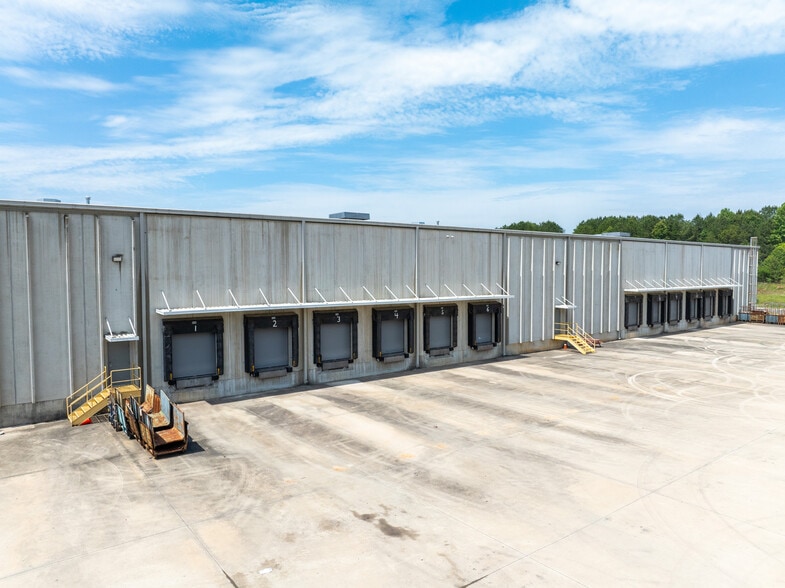 More Photos Of 110 W McCarter Rd, LaFayette Warehouse For Lease