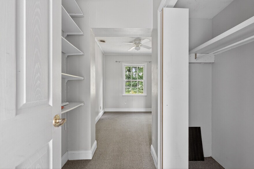 More Photos Of 2870 King William Ave, West Point Flex For Sale