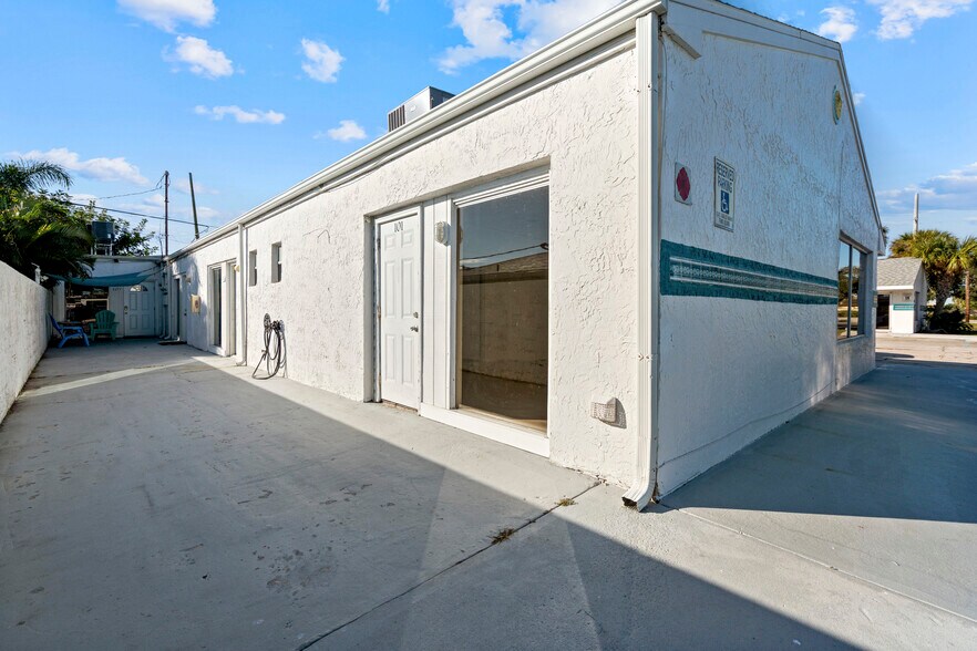 More Photos Of 599 Sherwood Ave, Satellite Beach General Retail For Lease