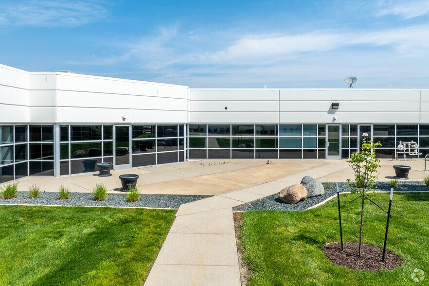 More Photos Of 12150 Meredith Dr, Urbandale Medical For Sale