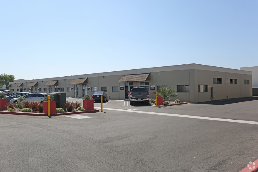 More Photos Of 1416-1420 Ritchey St, Santa Ana Industrial For Lease