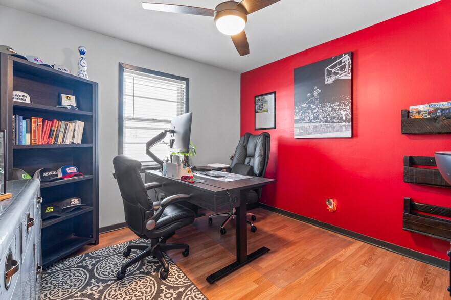 More Photos Of 9902 Franklin Rd, Houston Self Storage For Sale