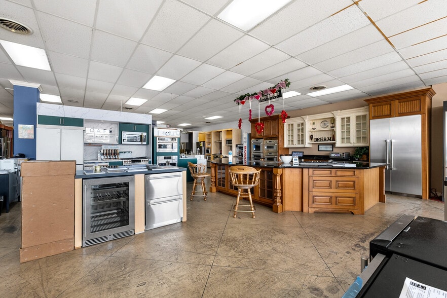 More Photos Of 3101 N 10th St, McAllen General Retail For Lease