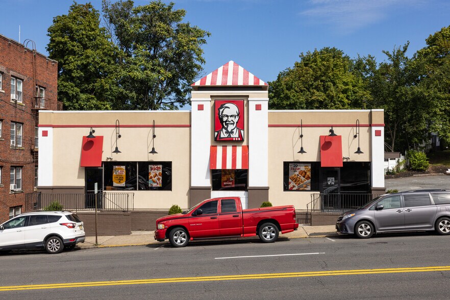 More Photos Of 585 Cedar Ln, Teaneck Fast Food For Lease