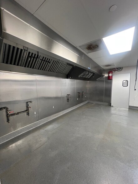 More Photos Of 219 Ave I, Redondo Beach Storefront For Lease