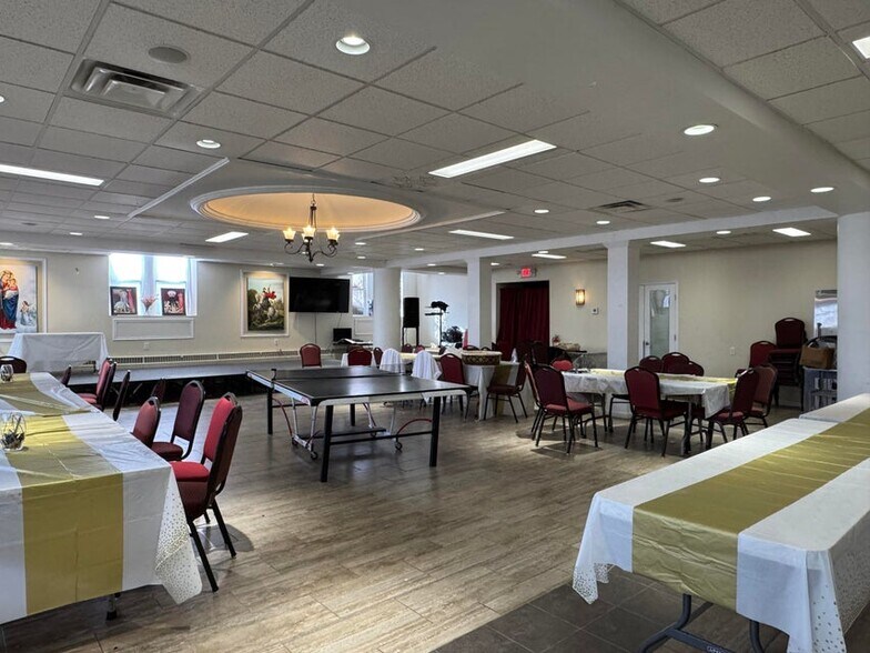More Photos Of 820 Madison Ave, Albany Religious Facility For Sale