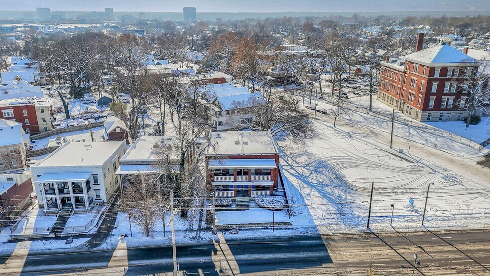 More Photos Of 1017 W 39th St, Kansas City Apartments For Sale