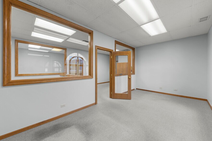 More Photos Of 1754 N Washington St, Naperville Medical For Sale