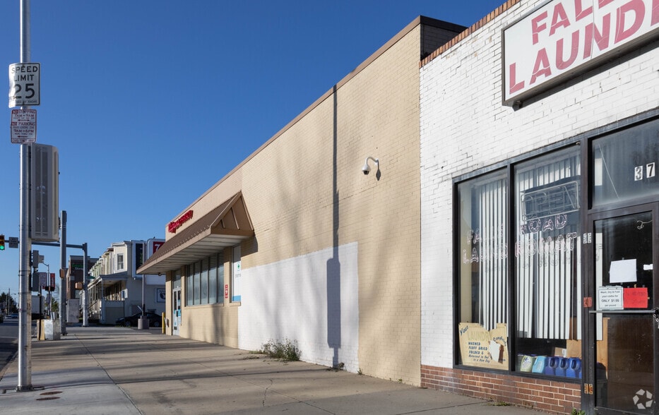 More Photos Of 3700 Falls Rd, Baltimore Drugstore For Lease