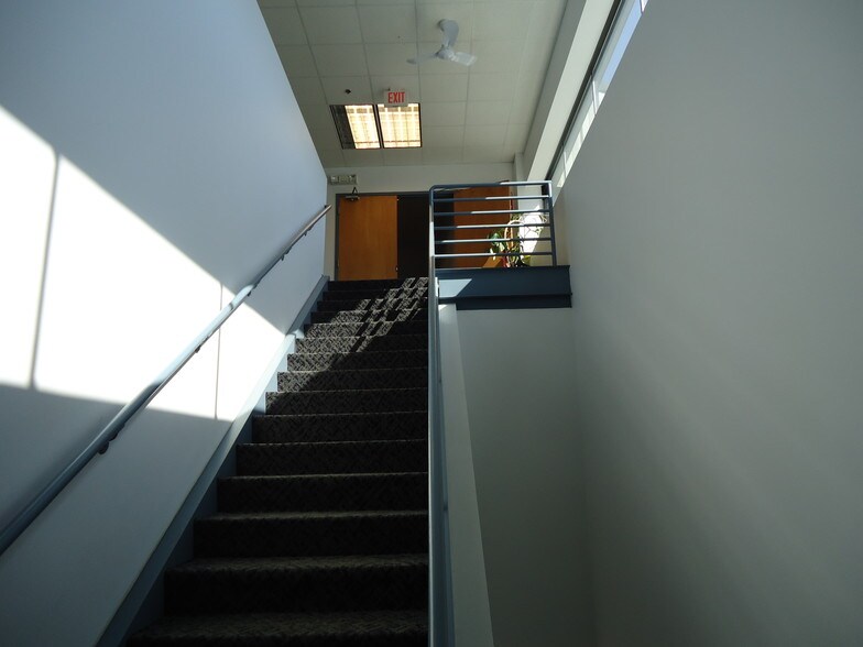 More Photos Of 661 Pleasant St, Norwood Research And Development For Lease