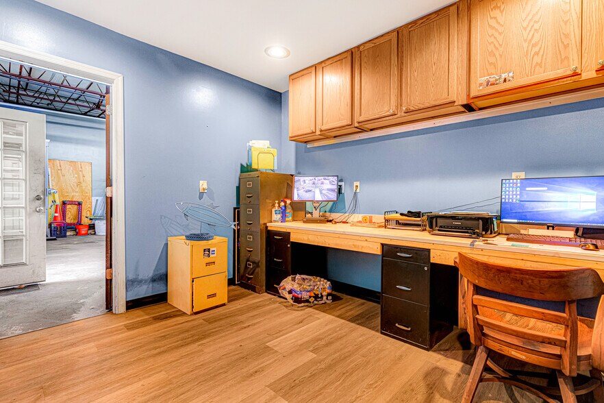 More Photos Of 10 W Williamsburg Rd, Sandston Office For Sale