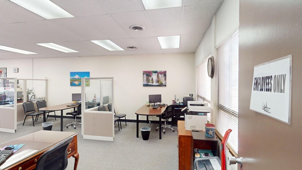 More Photos Of 324 E Washington Ave, Riverton Office For Sale