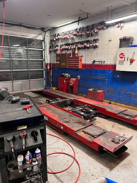 More Photos Of 323 Clinton St, Hempstead Auto Repair For Sale