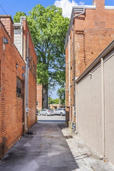 More Photos Of 1441 N Market St, Dayton Office For Sale